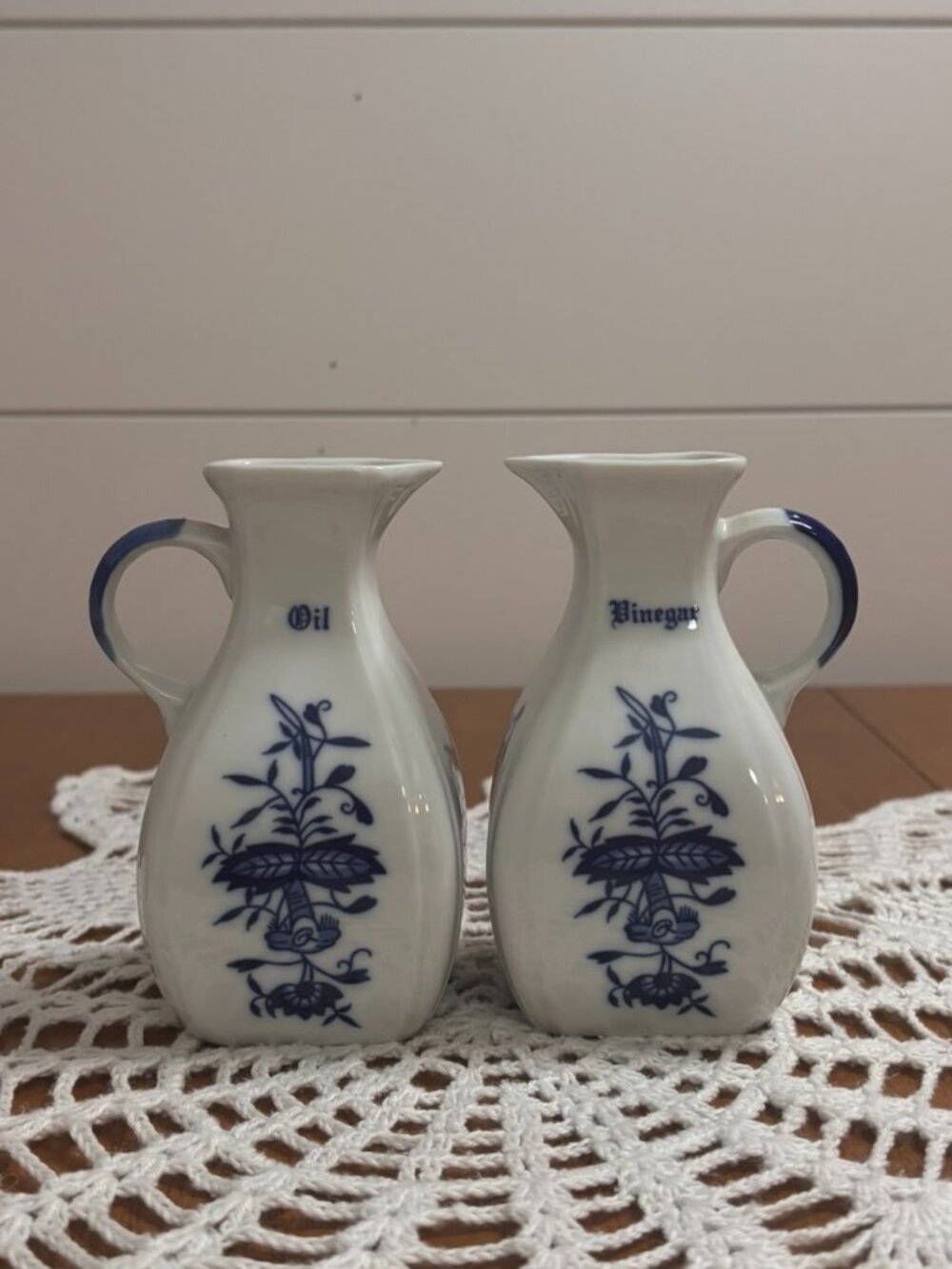 VTG Blue Onion Porcelain Oil and Vinegar Cruet Set Blue White 2pc